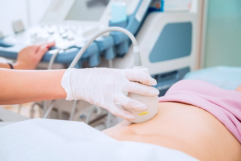 Mẹ bầu nên đi khám sàng lọc định kỳ để kịp thời phát hiện dị tật thai nhi