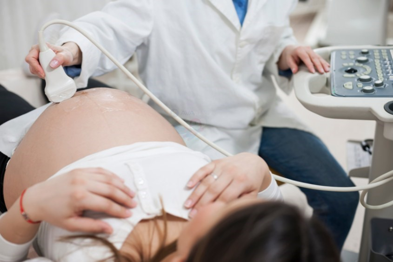 Mẹ bắt buộc phải thực hiện si&ecirc;u &acirc;m h&igrave;nh th&aacute;i học theo chỉ định của b&aacute;c sĩ&nbsp;