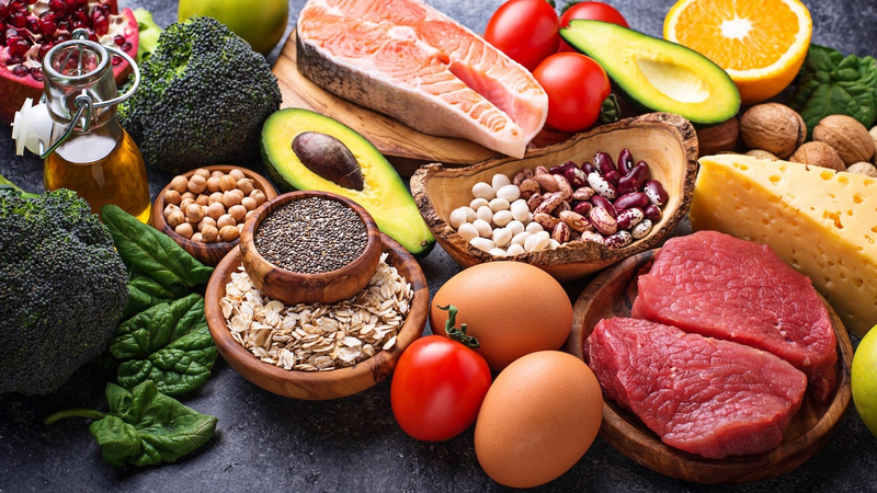 Sau khi l&agrave;m IVF, mẹ n&ecirc;n ăn c&aacute;c thực phẩm gi&agrave;u protein, chất xơ v&agrave; uống đủ nước