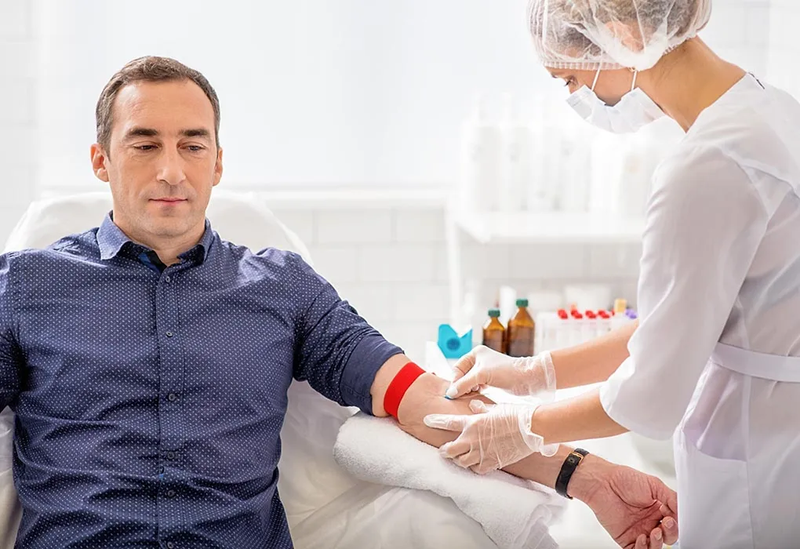 X&eacute;t nghiệm m&aacute;u trước khi l&agrave;m IVF đ&aacute;nh gi&aacute; tổng qu&aacute;t t&igrave;nh trạng sức khỏe của người chồng