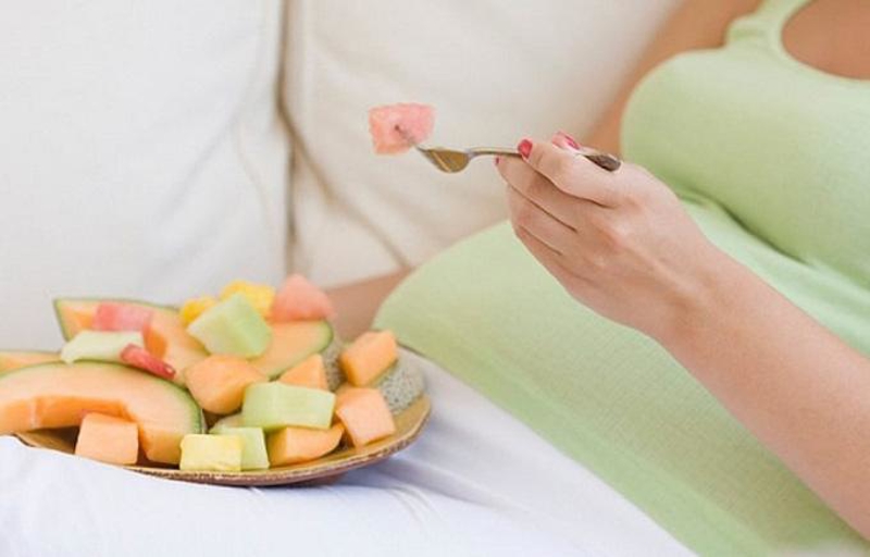Dưa vàng là lựa chọn rất tốt cho mẹ bầu trong thai kỳ bởi nó mang lại rất nhiều lợi ích về sức khỏe cho mẹ và bé.