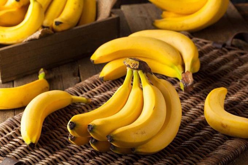 Axit folic có trong chuối giúp bảo vệ thai nhi khỏi các khuyết tật bẩm sinh ở não và cột sống có thể phát triển trong vài tuần đầu của thai kỳ. Các chuyên gia dinh dưỡng khuyên mẹ nên ăn ít nhất một quả chuối mỗi ngày.