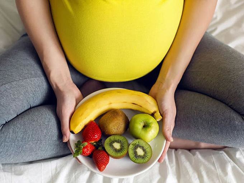 Hoa quả là nguồn cung cấp acid folic tự nhiên cho mẹ bầu hỗ trợ ngăn ngừa các dị tật thai nhi bẩm sinh liên quan đến não và tủy sống.