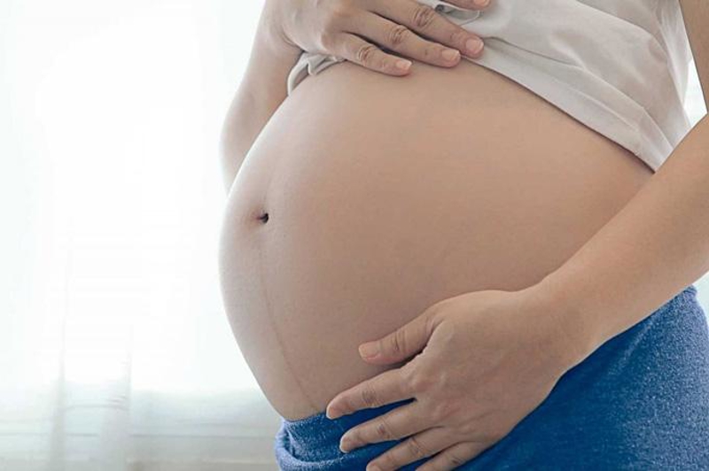 Acid folic tham gia cấu tạo nên ống thần kinh của thai nhi, sau này phát triển thành não và tủy sống của bé. Do đó, việc mẹ bổ sung acid folic trong thai kỳ là vô cùng cần thiết.