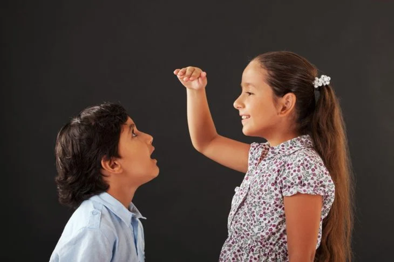 Đặc điểm phổ biến nhất của hội chứng si&ecirc;u nữ l&agrave; chiều cao vượt trội