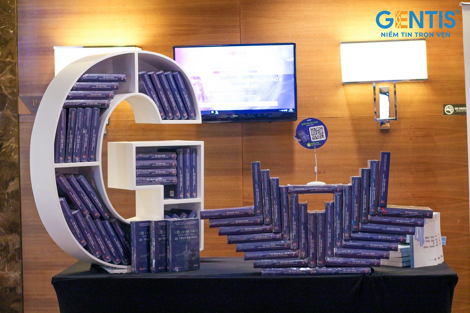  Khu trưng bày sách “Vô sinh nam dưới lăng kính di truyền học” tại Hội thảo HASAM 2021