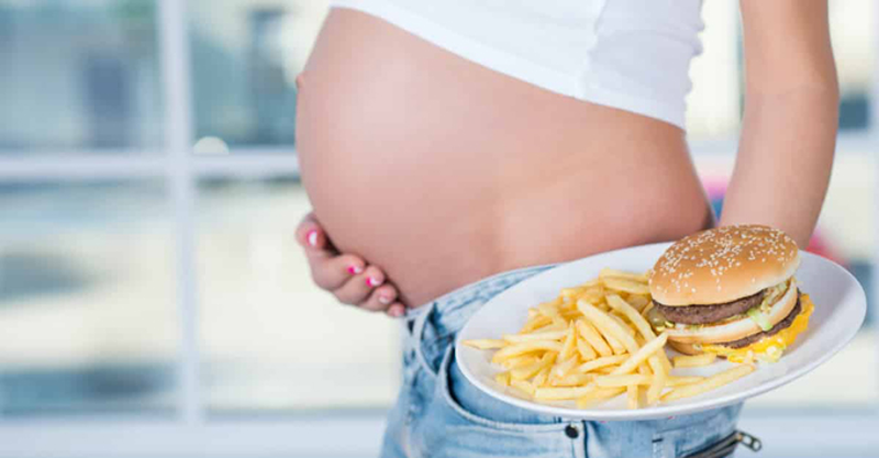 Thực phẩm nhanh thiếu c&aacute;c vitamin cần thiết v&agrave; chỉ cung cấp 2 nh&oacute;m dưỡng chất cho mẹ, kh&ocirc;ng n&ecirc;n ăn thường xuy&ecirc;n