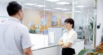 PGS. TS Phùng Thanh Hương thăm Trung tâm xét nghiệm GENTIS