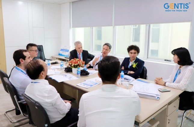Đoàn chuyên gia Sản Phụ khoa của Pháp đến thăm GENTIS