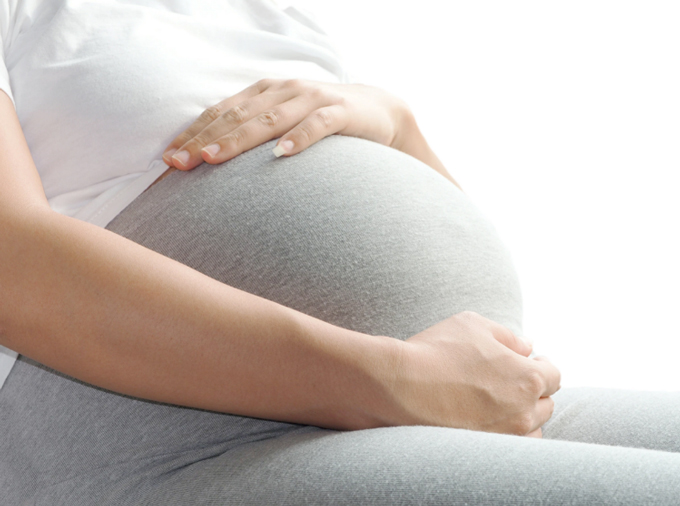 Mẹ bầu ôm bụng