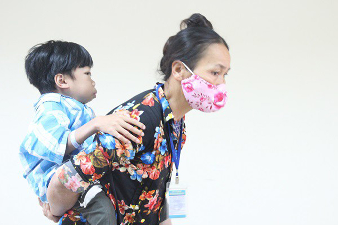 Em bé không may mắn, sinh ra bị dị tật bẩm sinh