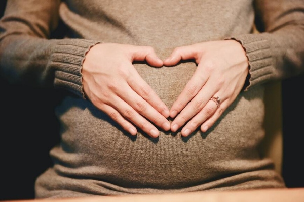 Những rủi ro và tác động phụ có thể xảy ra khi thực hiện sàng lọc tinh trùng sinh con gái là gì?

