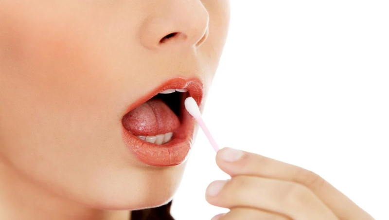 Xét nghiệm ADN bà ngoại cháu có thể sử dụng mẫu niêm mạc miệng; mẫu máu; mẫu móng tay, móng chân;...