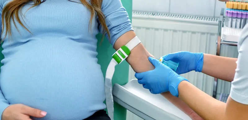 X&eacute;t nghiệm ADN thai nhi kh&ocirc;ng x&acirc;m lấn c&oacute; độ an to&agrave;n cao hơn x&eacute;t nghiệm ADN thai nhi x&acirc;m lấn