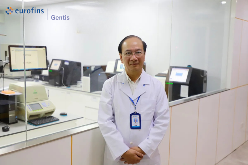 Đại t&aacute; H&agrave; Quốc Khanh - chuy&ecirc;n gia c&oacute; hơn 40 năm kinh nghiệm trong lĩnh vực gi&aacute;m định ADN